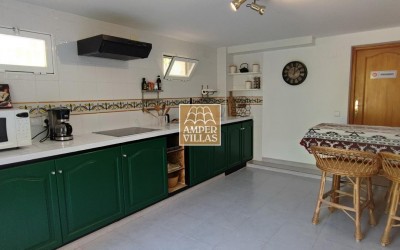Spacious villa with guest apartment within short distance of the center of Altea la Vella.
